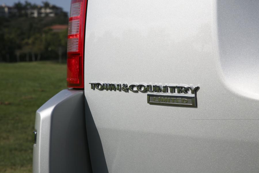  Chrysler Town & Country 2008 года  (фото 26 из 69)
